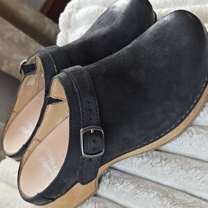 Dansko Berry Classic Black Burnished Nubuck Slip-On Clog EU 37
